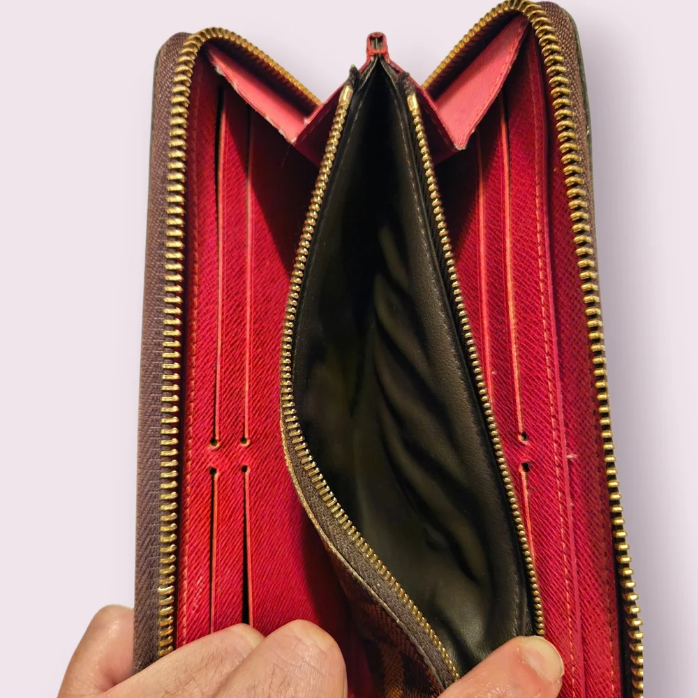 Louis Vuitton Wallet - Picture 6 of 15